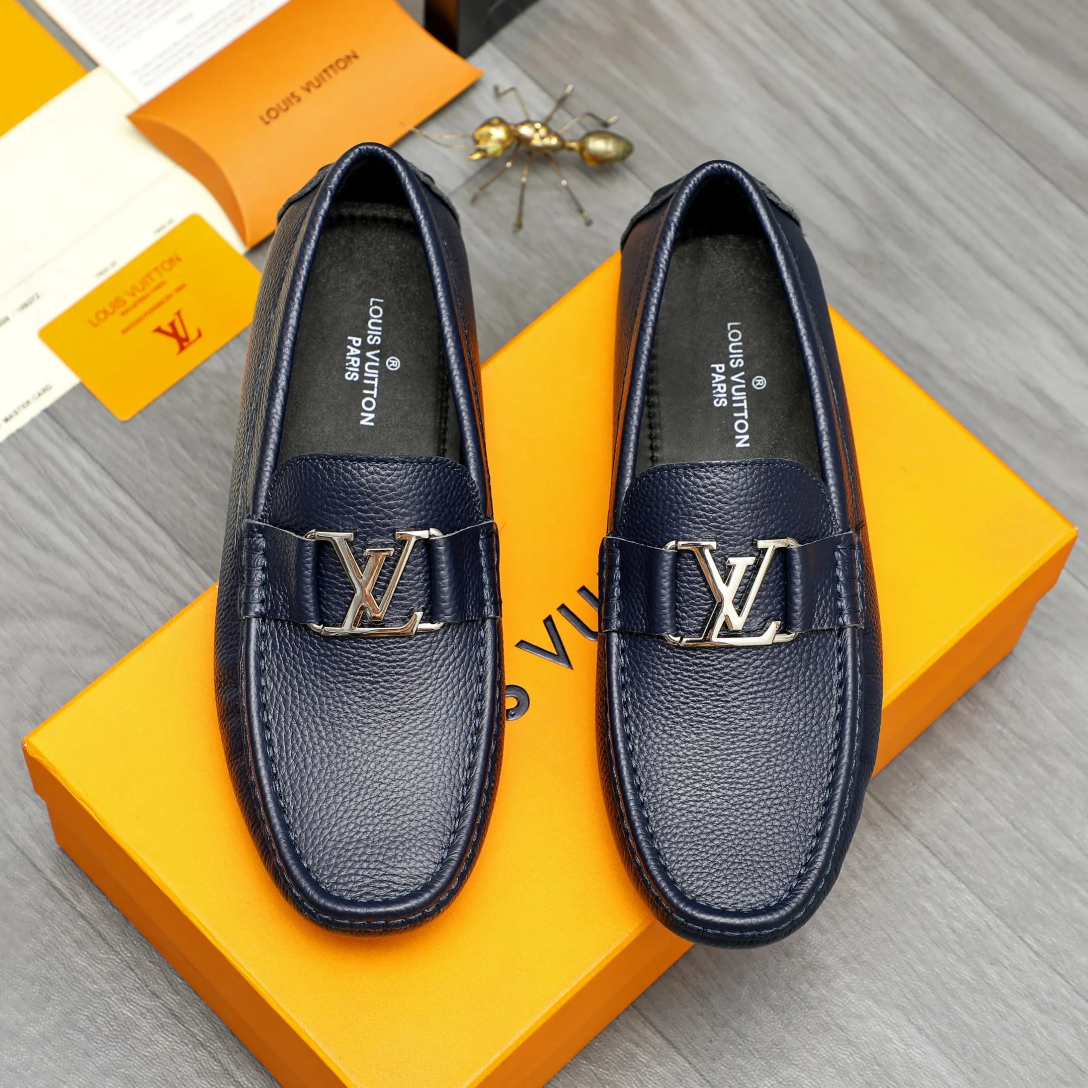 Men's shoes 💰420 Product trademark: LV "Louis Vuitton" casual slip-on shoes Regular size: 38-46 (45.46 custom-made, non-returnable) Product materials: Selected pebbled cowhide upper, sheepskin lining, original rubber outsole